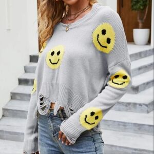 ʕ·ᴥ·ʔ Fashion Nova Smiley Face Distressed Sweater Medium